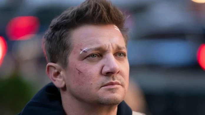 Jeremy Renner corre após acidente video ator