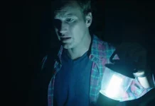 Sobrenatural: A Porta Vermelha trailer pôster 5