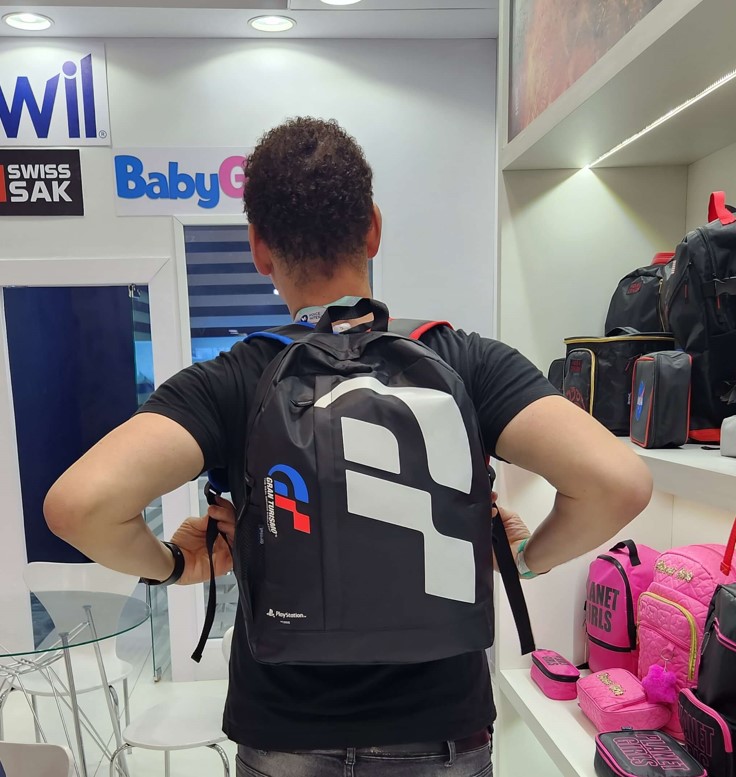 Mochilas do jogo Gran Turismo estão chegando ao Brasil pela Dermiwil 4 mochila gran turismo escolar office 2023 dermiwil 01