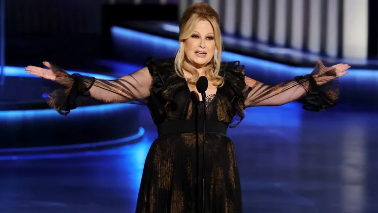 Jennifer Coolidge entra para o elenco do live-action de Minecraft