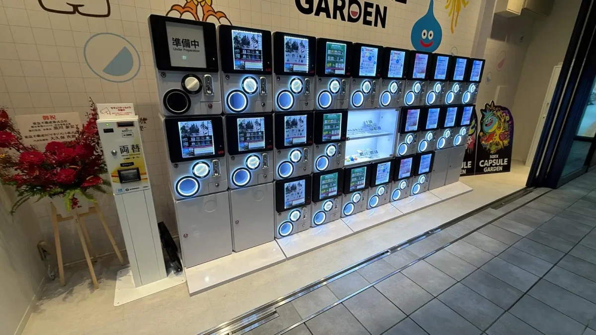 sqex capsule garden square enix maquina brindes toquio andar