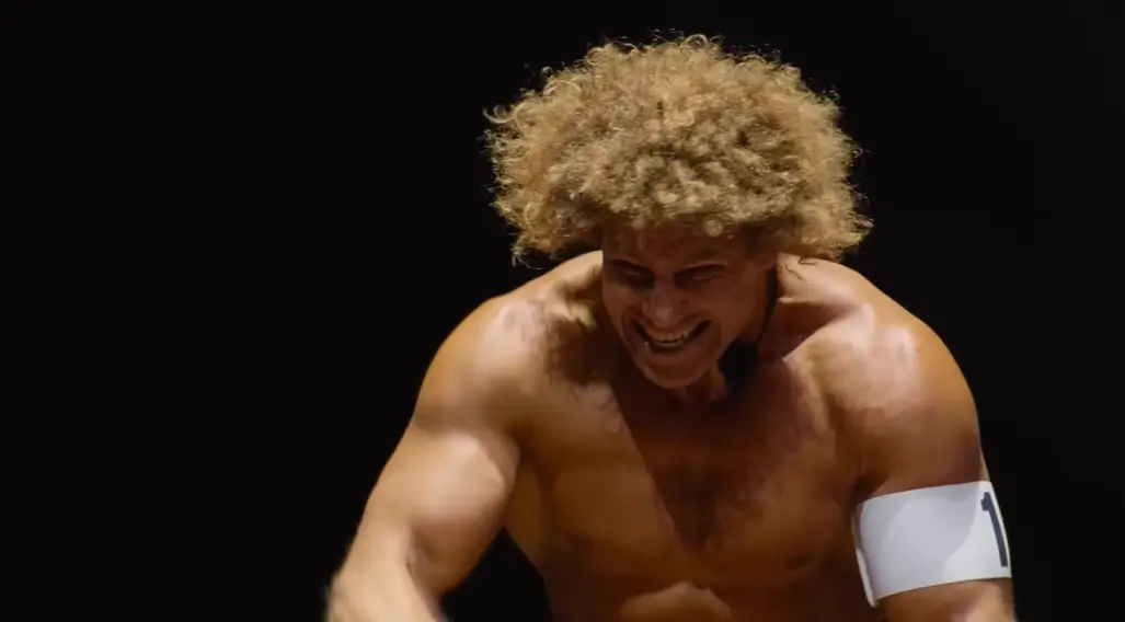 A Batalha dos 100: Ásia traz novos atletas ao extremo na Netflix 2 Eloni Vunakece, jogador de rugby.