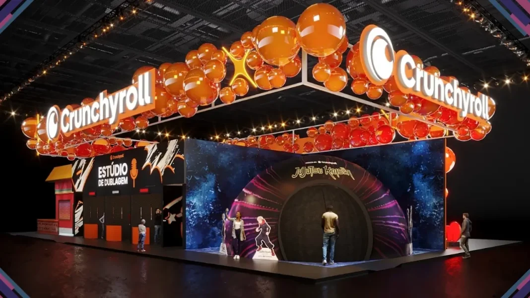 Explore o estande temático da Crunchyroll na CCXP25 com Estúdio de Dublagem, ativações imersivas e experiências de séries como JUJUTSU KAISEN.