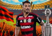 Veterano leva o Flamengo a se tornar o primeiro tetracampeão brasileiro da Libertadores em 2025 Danilo ergue a taça da Libertadores após consagrar o Flamengo tetracampeão em 2025.