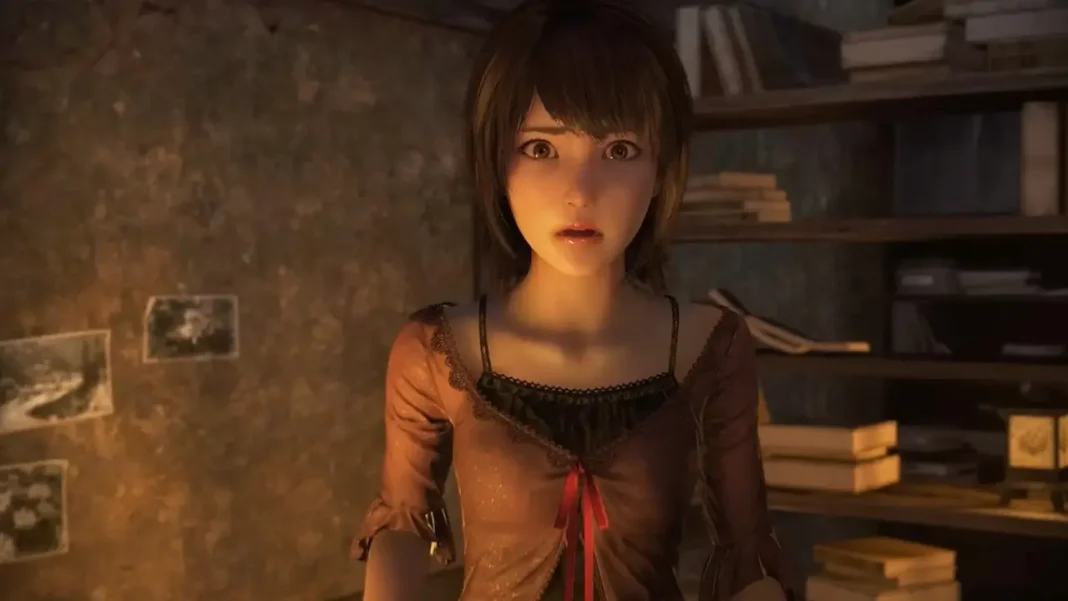 As irmãs Mio e Mayu Amakura exploram a vila amaldiçoada em Fatal Frame II: Crimson Butterfly Remake, enfrentando espíritos com a Camera Obscura.