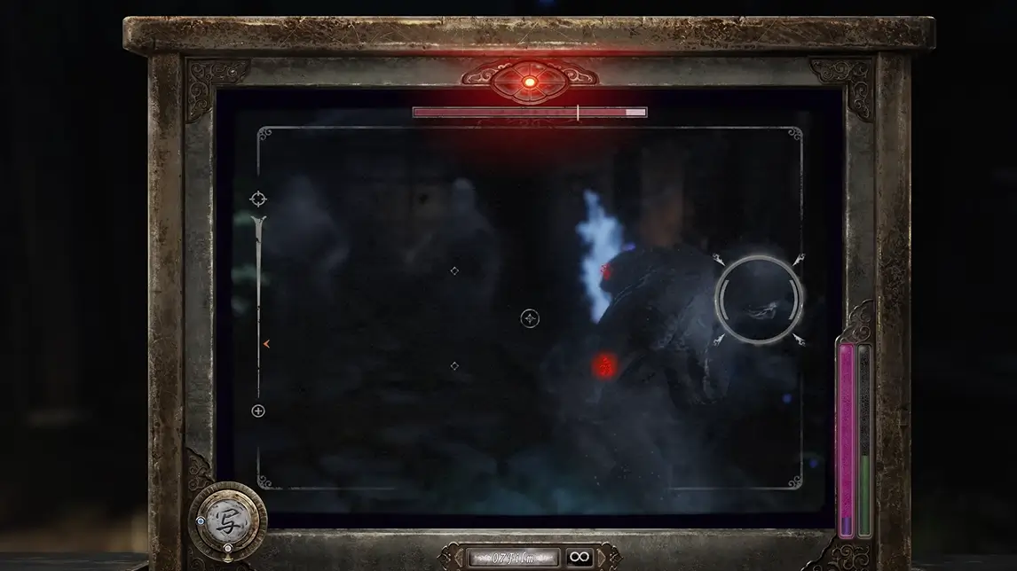 Jogador usa a Camera Obscura atualizada em Fatal Frame II Remake para capturar espíritos e explorar a vila amaldiçoada.