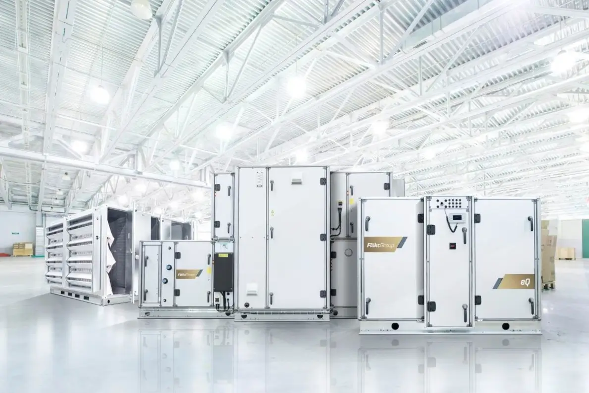 Servidores de um data center com sistemas de ar-condicionado e ventilação da FläktGroup integrados.