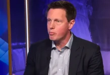 David Ellison alerta que a expansão da Netflix preocupa artistas e ameaça a diversidade e o futuro do cinema tradicional.