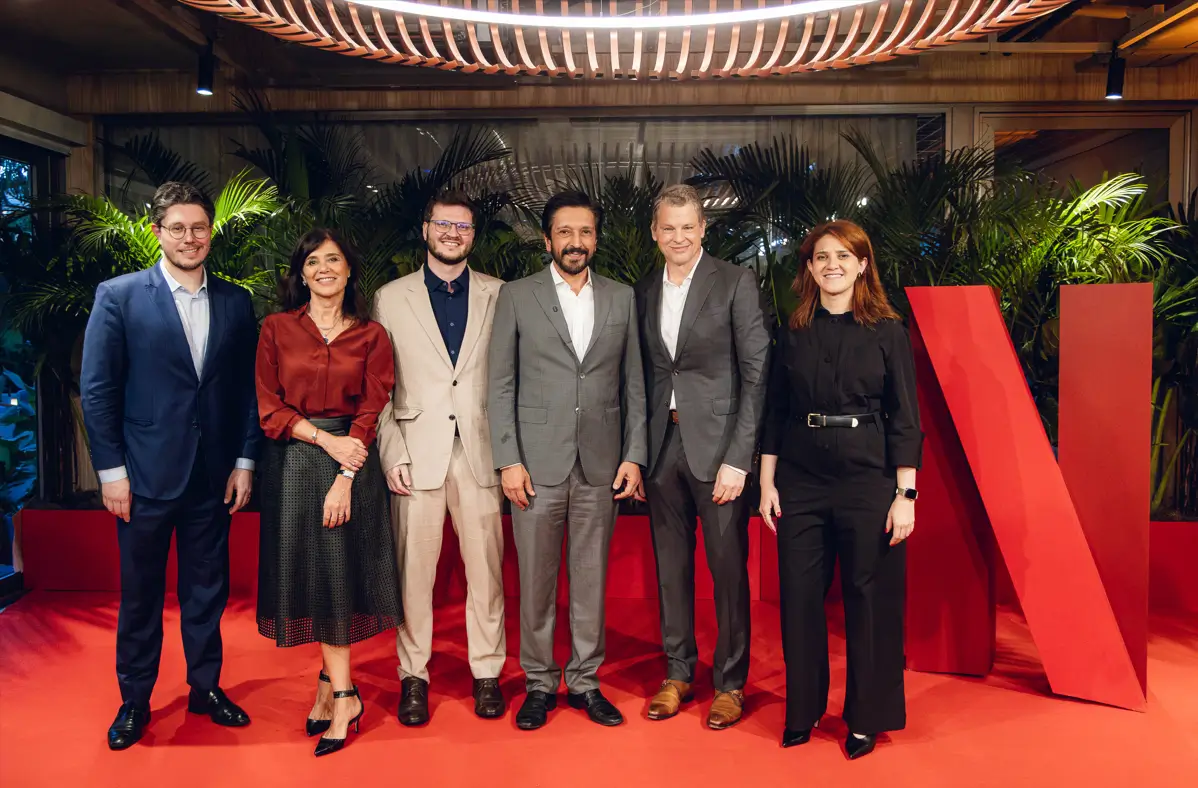 Autoridades no evento de inauguração da Netflix no Brasil.