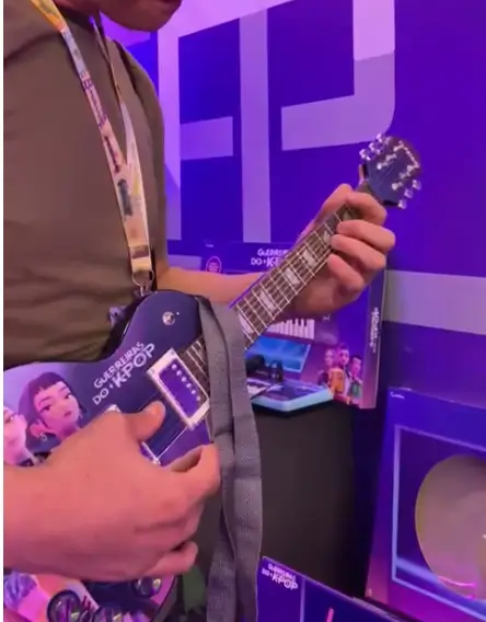 Guerreiras do Kop, Guitarra infantil brinquedo