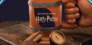 Caneca ButterBeer temática de Harry Potter da Cacau Show em metal com design de barril ao lado de trufas com recheio cremoso
