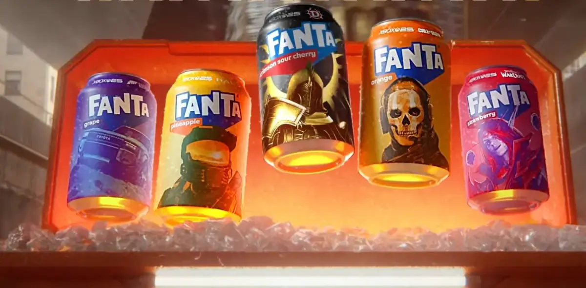 Fanta e Xbox celebram 25 anos do console com evento temático 2 Latas da Fanta com sabores temáticos inspirados em Halo, Diablo IV e Forza exibidas no evento dos 25 anos do Xbox em São Paulo