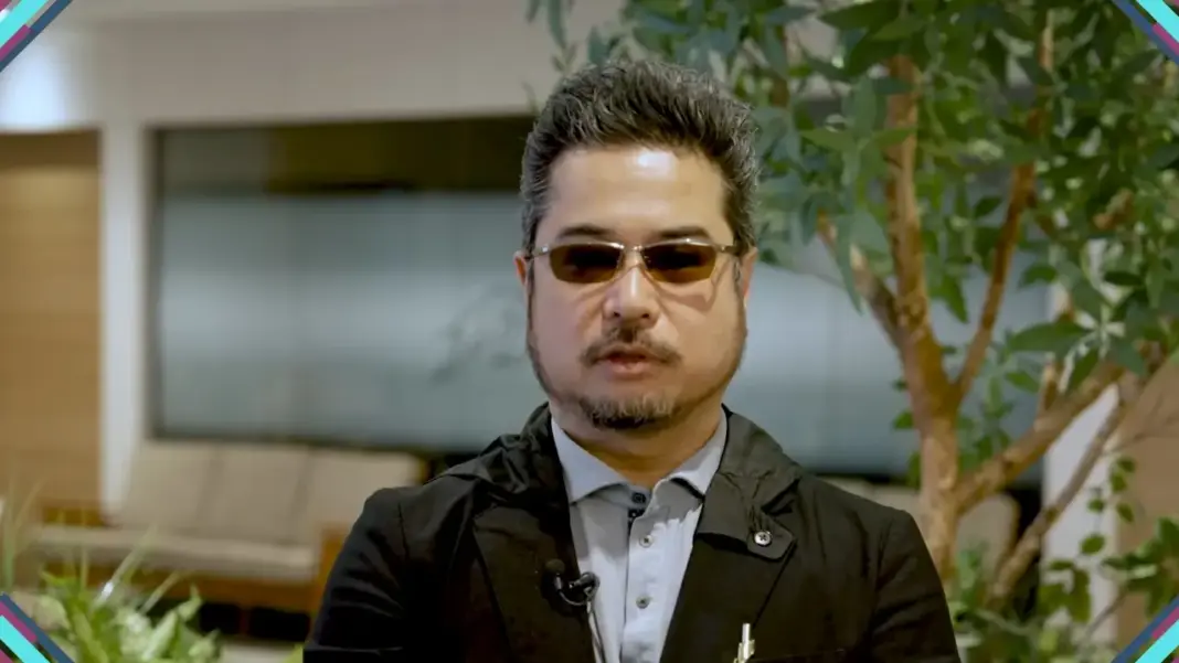Katsuhiro Harada em anúncio relacionado ao novo estúdio VS Studio da SNK
