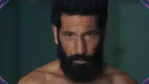 Jon Bernthal como Frank Castle em cena intensa do especial O Justiceiro: Uma Última Morte na Disney+