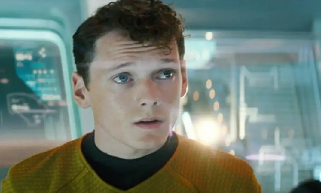 Anton Yelchin em de Star Trek antes, 10 anos sem o ator