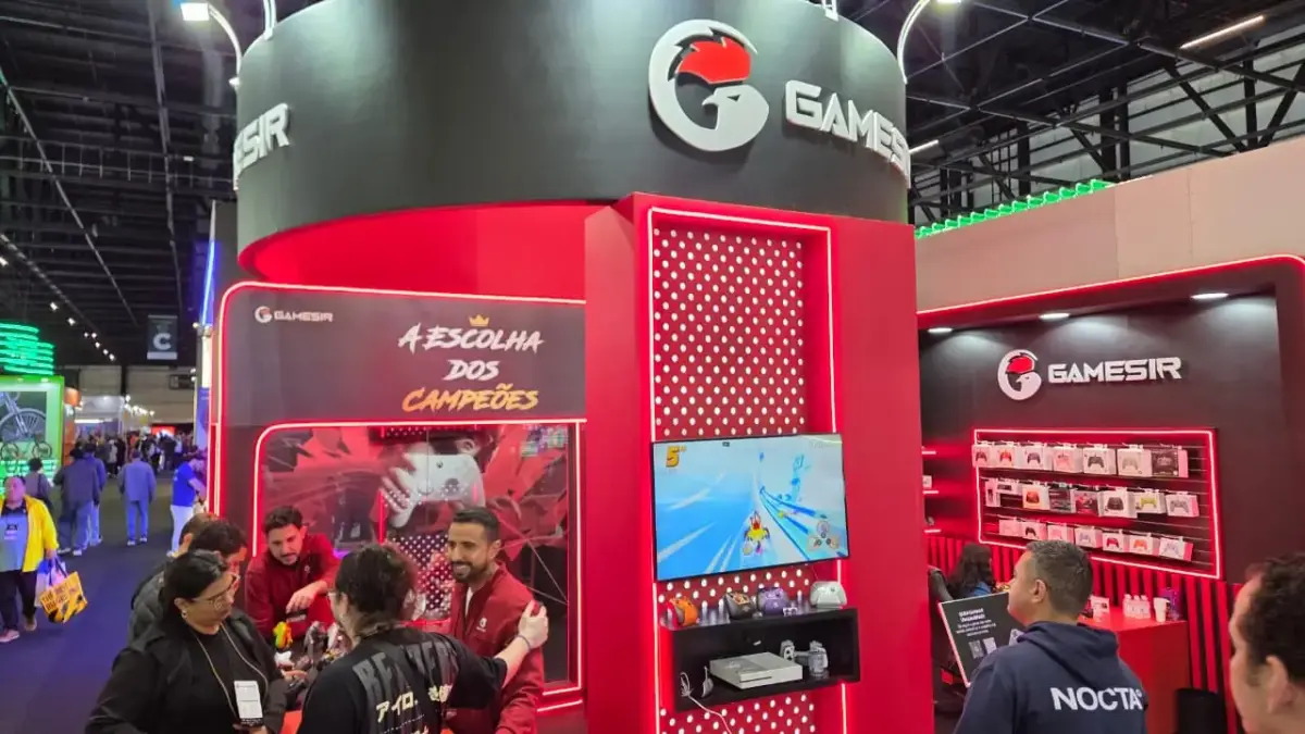 GameSir na Eletrolar Show 2026: Empresa aposta em controles para diferentes perfis de jogadores 3 Visitantes testam controles GameSir durante a Eletrolar Show 2026