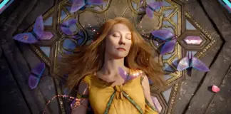 Faye encarando dois deuses antagonistas Beexian e Seekmat no trailer de God of War: Laufey para PS5