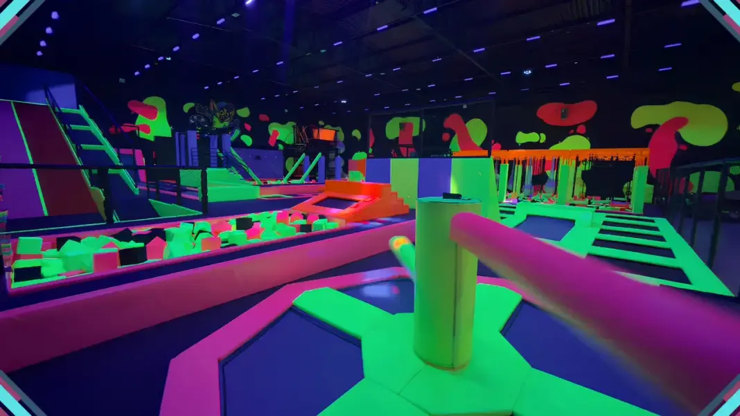 Henri Trampolim na Celebra Show 2026 no Expo Center Norte, em São Paulo, com equipamentos de trampolim e parques indoor