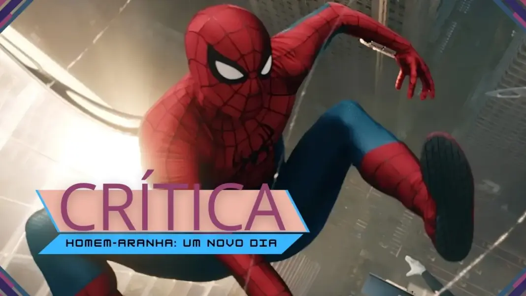 Tom Holland como Peter Parker em uma cena de ação de Homem-Aranha: Um Novo Dia durante seu balanço entre os prédios de Nova York.