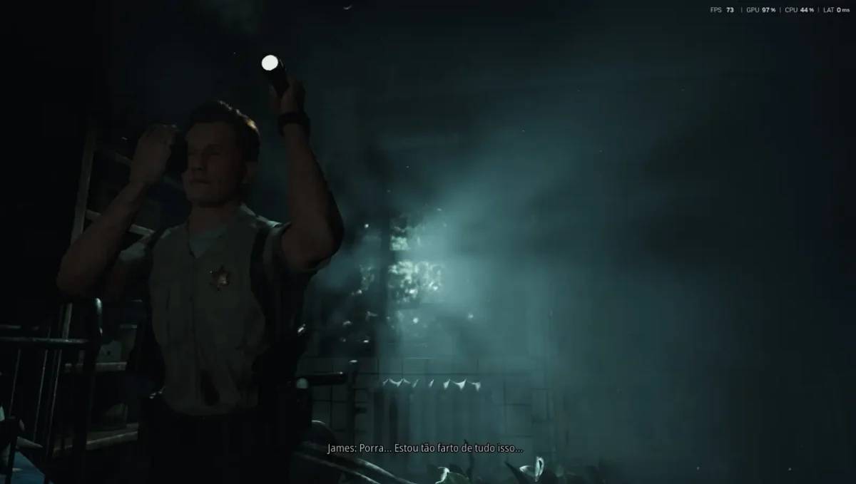 Xerife James Cooper explorando o hospital Saint Heritage em Fear the Timeloop