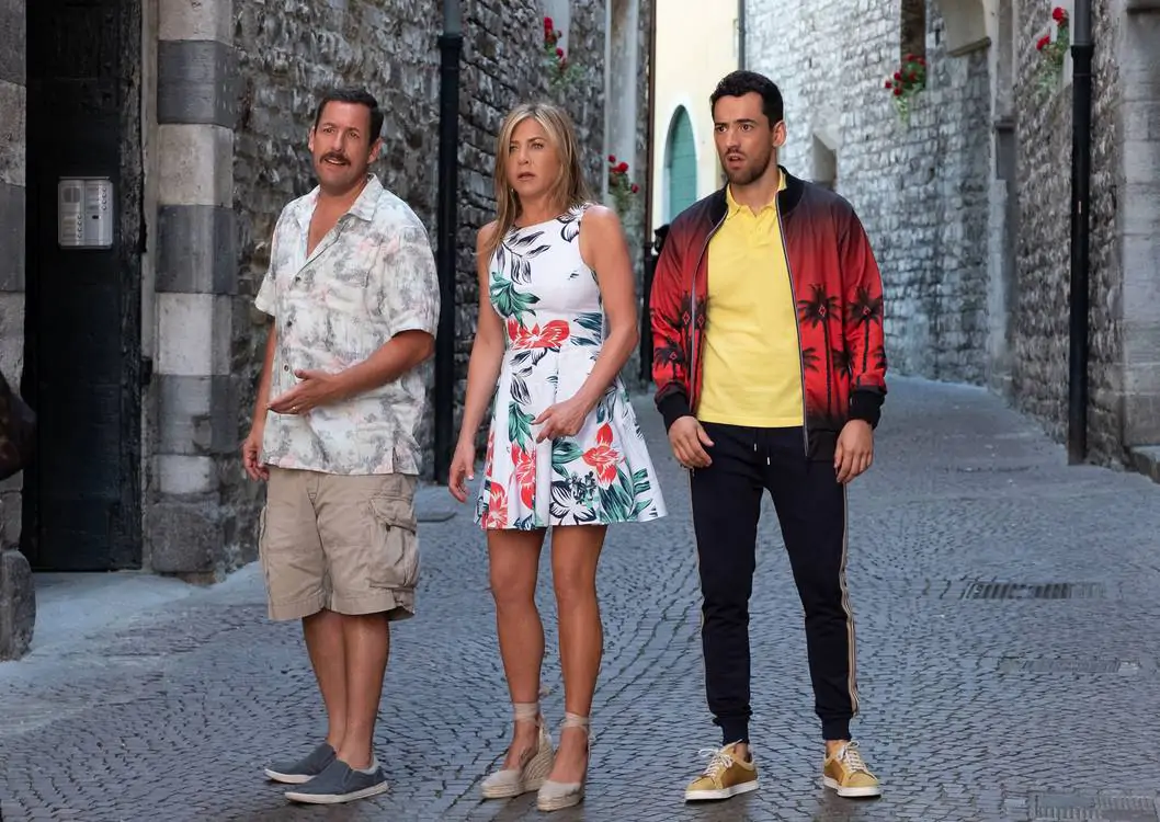 Mistério no Mediterrâneo com Adam Sandler ganha primeiro trailer oficial