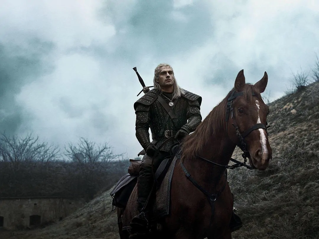 Netflix divulga primeira foto de Roach com Geralt, em The Witcher