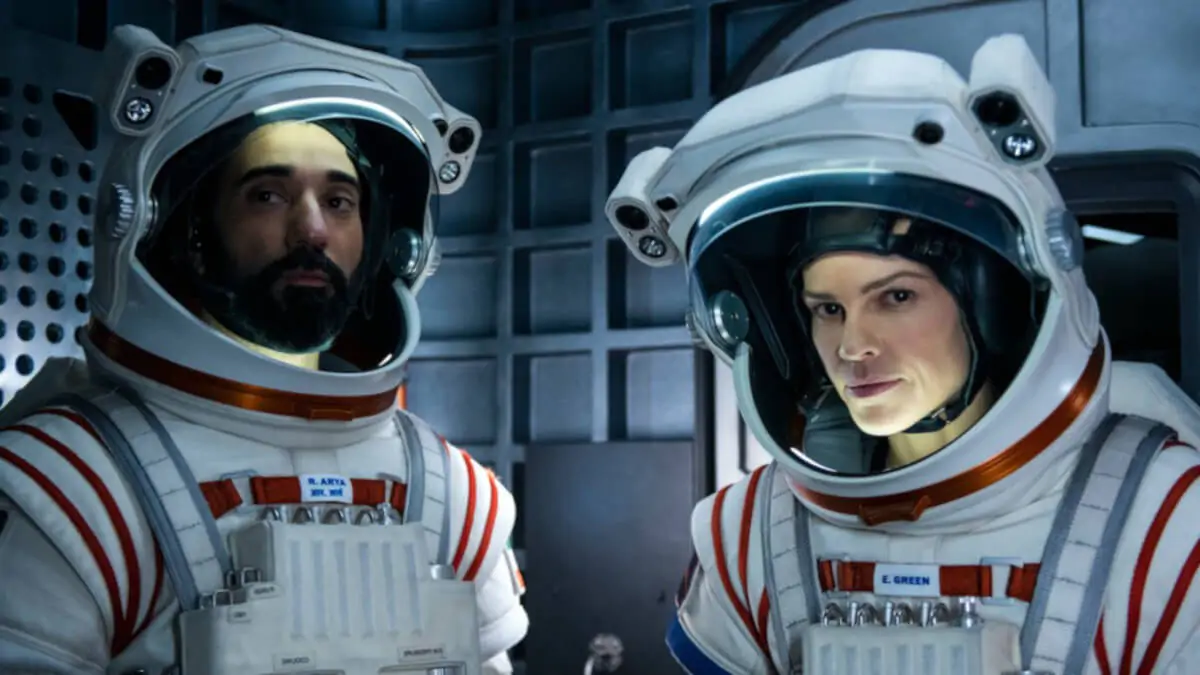 Hilary Swank lidera equipe na primeira missão a Marte em teaser de 'Away' da Netflix