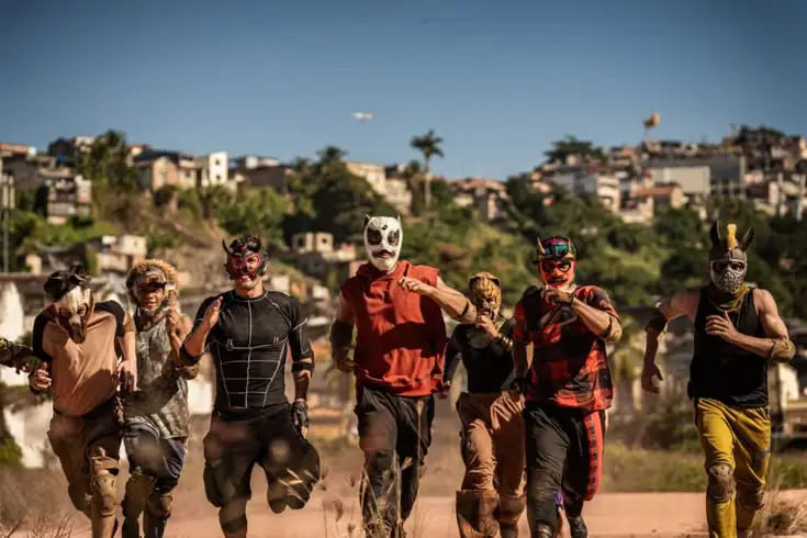 Corrida dos bichos e o desperdício de potencial 1 Participantes da corrida dos bichos correm pelas ruas do Rio de Janeiro